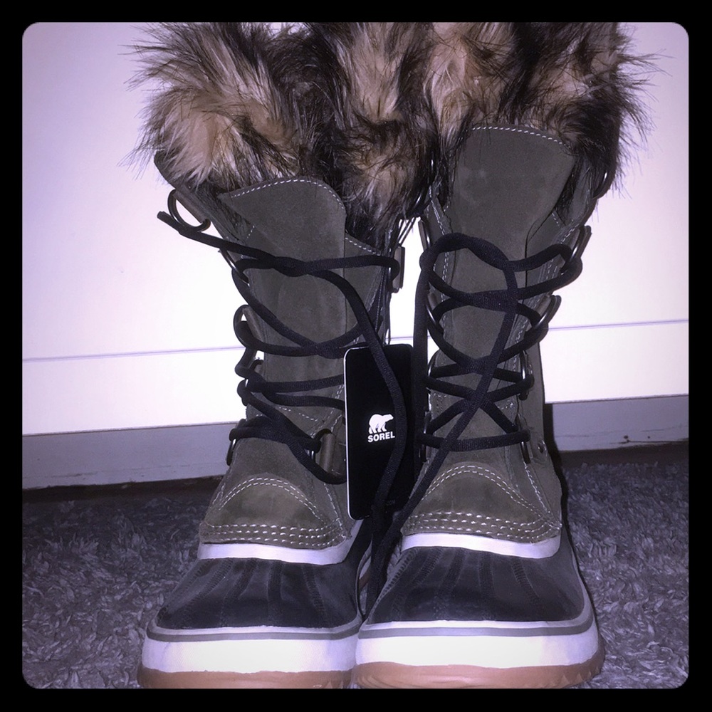 Olive Green Sorels